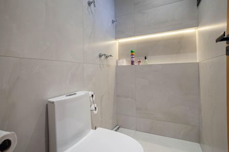 Casa à venda com 360m², 4 quartos e 4 vagas Casa à venda com 360m², 4 quartos e 4 vagasBanheiro social 1
