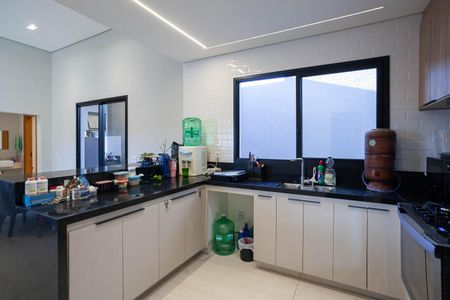 Casa à venda com 360m², 4 quartos e 4 vagas Casa à venda com 360m², 4 quartos e 4 vagasCozinha