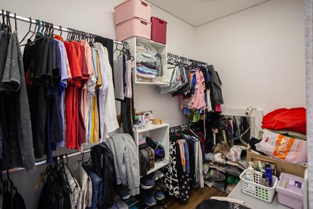 Casa à venda com 360m², 4 quartos e 4 vagas Casa à venda com 360m², 4 quartos e 4 vagasCloset da suíte