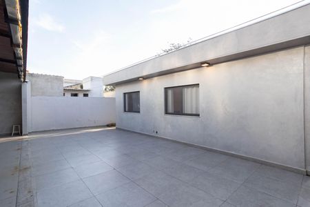 Casa à venda com 360m², 4 quartos e 4 vagas Casa à venda com 360m², 4 quartos e 4 vagasQuintal