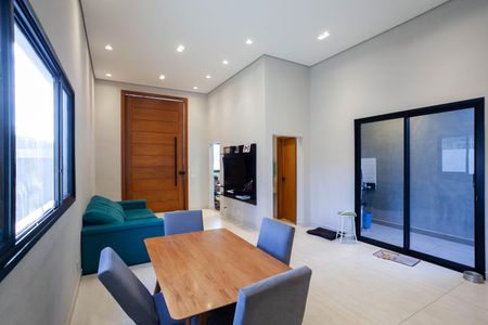 Casa à venda com 360m², 4 quartos e 4 vagas Casa à venda com 360m², 4 quartos e 4 vagasSala
