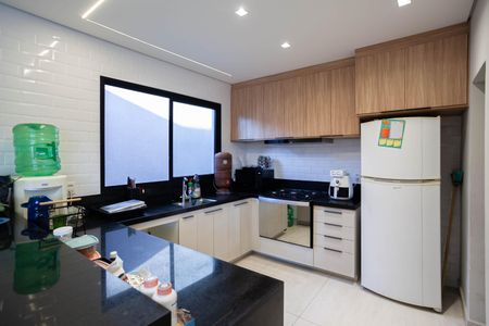 Casa à venda com 360m², 4 quartos e 4 vagas Casa à venda com 360m², 4 quartos e 4 vagasCozinha