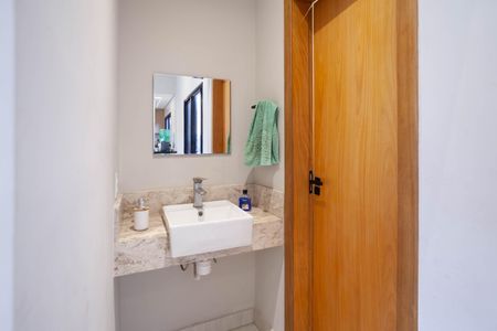 Casa à venda com 360m², 4 quartos e 4 vagas Casa à venda com 360m², 4 quartos e 4 vagasBanheiro social 1