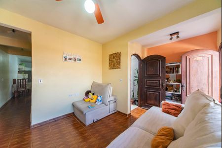 Casa à venda com 250m², 3 quartos e 2 vagas Casa à venda com 250m², 3 quartos e 2 vagasSala