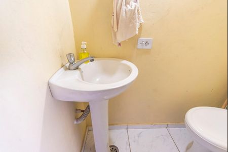 Casa à venda com 250m², 3 quartos e 2 vagas Casa à venda com 250m², 3 quartos e 2 vagasBanheiro do Salão