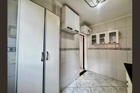 Cozinha de apartamento para alugar com 2 quartos, 60m² em São Francisco, Belo Horizonte