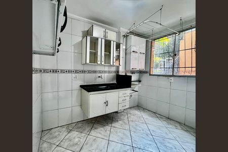 Cozinha de apartamento para alugar com 2 quartos, 60m² em São Francisco, Belo Horizonte