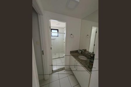 Banheiro de apartamento para alugar com 1 quarto, 48m² em Rio Vermelho, Salvador