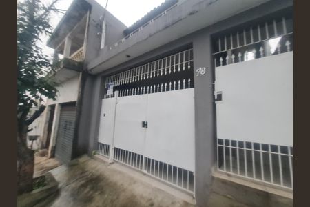 Casa para alugar com 130m², 2 quartos e 1 vaga Casa para alugar com 130m², 2 quartos e 1 vagaFachada do imóvel com placa QuintoAndar
