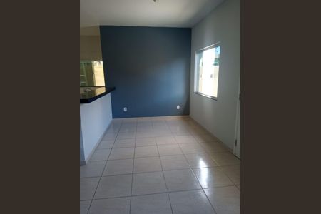Sala de casa para alugar com 3 quartos, 110m² em Amendoeira, São Gonçalo