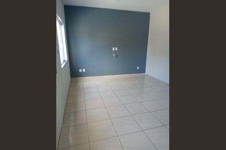 Sala de casa para alugar com 3 quartos, 110m² em Amendoeira, São Gonçalo