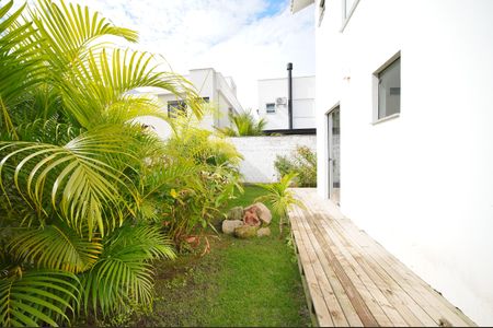 Casa para alugar com 124m², 3 quartos e 2 vagas Casa para alugar com 124m², 3 quartos e 2 vagasÁrea externa lateral