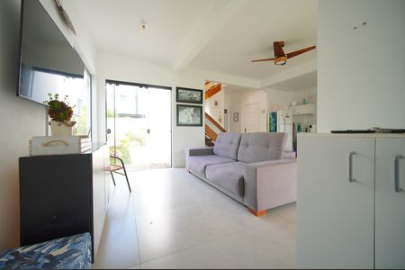 Casa para alugar com 124m², 3 quartos e 2 vagas Casa para alugar com 124m², 3 quartos e 2 vagasSala