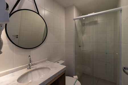 Banheiro de kitnet/studio para alugar com 1 quarto, 25m² em Barra Funda, São Paulo