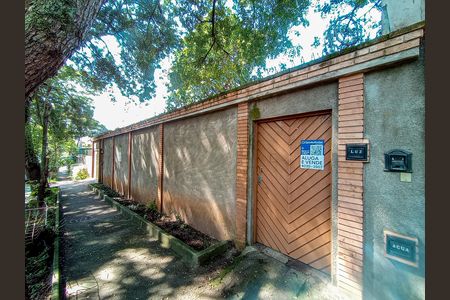 Casa para alugar com 1200m², 6 quartos e 3 vagasFachada