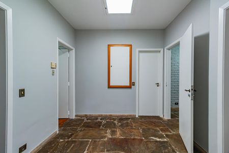 Casa para alugar com 1200m², 6 quartos e 3 vagasCorredor