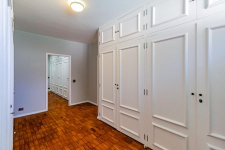 Casa para alugar com 1200m², 6 quartos e 3 vagasCloset da suíte 1