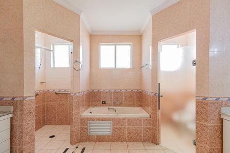 Casa para alugar com 1200m², 6 quartos e 3 vagasBanheiro da Suíte 1