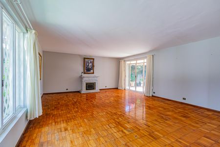 Casa para alugar com 1200m², 6 quartos e 3 vagasSala 1