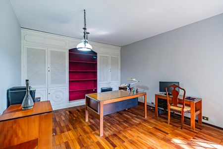 Casa para alugar com 1200m², 6 quartos e 3 vagasEscritório