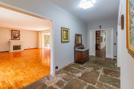 Casa para alugar com 1200m², 6 quartos e 3 vagasHall de entrada