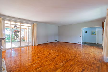 Casa para alugar com 1200m², 6 quartos e 3 vagasSala 1
