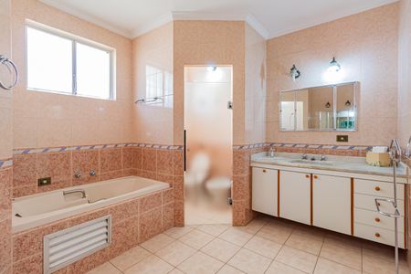 Casa para alugar com 1200m², 6 quartos e 3 vagasBanheiro da Suíte 1