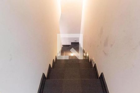 Casa de condomínio à venda com 92m², 2 quartos e 1 vaga Casa de condomínio à venda com 92m², 2 quartos e 1 vagaEscada
