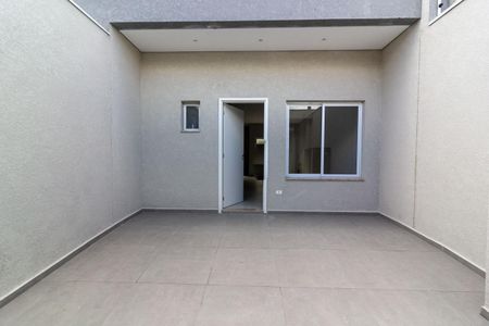 Casa à venda com 100m², 3 quartos e 2 vagas Casa à venda com 100m², 3 quartos e 2 vagasGaragem