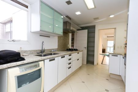 Apartamento para alugar com 192m², 3 quartos e 3 vagas Apartamento para alugar com 192m², 3 quartos e 3 vagascozinha