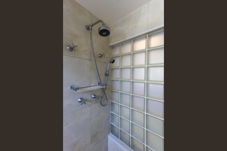 Apartamento para alugar com 192m², 3 quartos e 3 vagas Apartamento para alugar com 192m², 3 quartos e 3 vagasBanheiro da Suíte 2