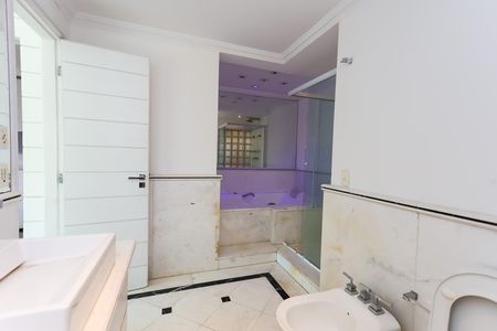 Apartamento para alugar com 192m², 3 quartos e 3 vagas Apartamento para alugar com 192m², 3 quartos e 3 vagasBanheiro da Suíte 3