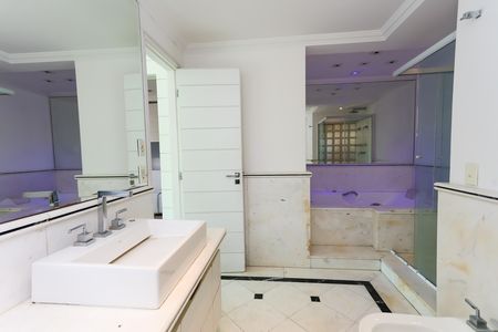 Apartamento para alugar com 192m², 3 quartos e 3 vagas Apartamento para alugar com 192m², 3 quartos e 3 vagasBanheiro da Suíte 3