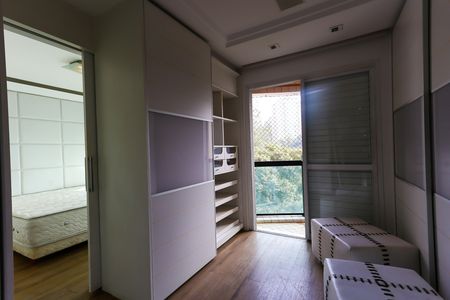 Apartamento para alugar com 192m², 3 quartos e 3 vagas Apartamento para alugar com 192m², 3 quartos e 3 vagasCloset da suíte 3