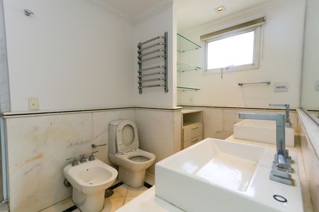 Apartamento para alugar com 192m², 3 quartos e 3 vagas Apartamento para alugar com 192m², 3 quartos e 3 vagasBanheiro da Suíte 3
