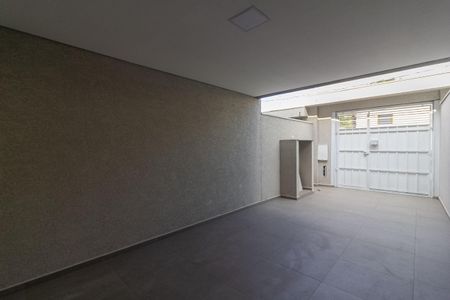 Garagem de casa à venda com 3 quartos, 100m² em Vila Constanca, São Paulo