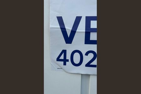 Casa à venda com 100m², 3 quartos e 2 vagas Casa à venda com 100m², 3 quartos e 2 vagasCódigo