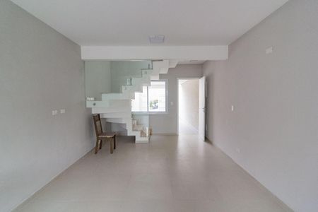 Casa à venda com 100m², 3 quartos e 2 vagas Casa à venda com 100m², 3 quartos e 2 vagasSala