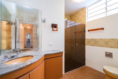 Casa para alugar com 330m², 4 quartos e 5 vagas Casa para alugar com 330m², 4 quartos e 5 vagasBanheiro da Suíte