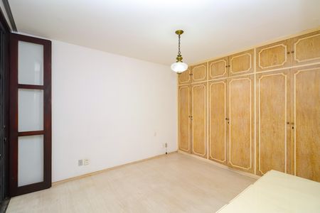 Casa para alugar com 330m², 4 quartos e 5 vagas Casa para alugar com 330m², 4 quartos e 5 vagasQuarto 2