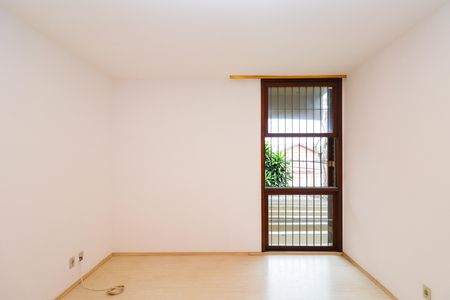 Casa para alugar com 330m², 4 quartos e 5 vagas Casa para alugar com 330m², 4 quartos e 5 vagasSuíte