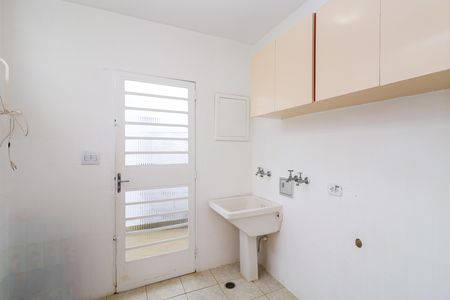 Casa para alugar com 330m², 4 quartos e 5 vagas Casa para alugar com 330m², 4 quartos e 5 vagasÁrea de serviço