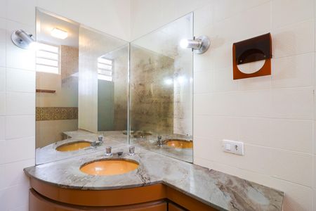 Casa para alugar com 330m², 4 quartos e 5 vagas Casa para alugar com 330m², 4 quartos e 5 vagasBanheiro da Suíte