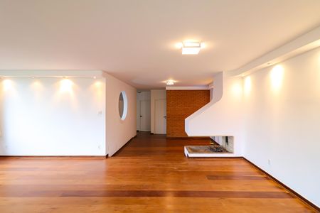 Sala de casa para alugar com 4 quartos, 330m² em Vila Sonia, São Paulo