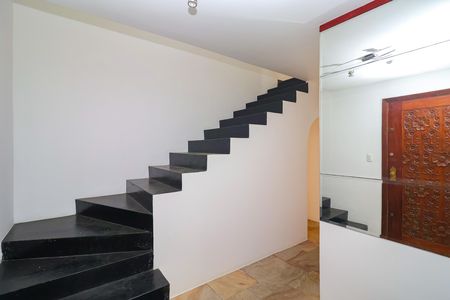 Casa para alugar com 330m², 4 quartos e 5 vagas Casa para alugar com 330m², 4 quartos e 5 vagasCorredor