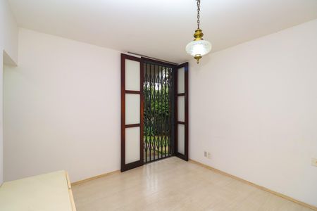 Casa para alugar com 330m², 4 quartos e 5 vagas Casa para alugar com 330m², 4 quartos e 5 vagasQuarto 2