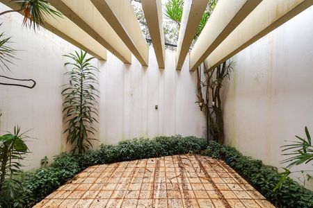 Casa para alugar com 330m², 4 quartos e 5 vagas Casa para alugar com 330m², 4 quartos e 5 vagasÁrea comum
