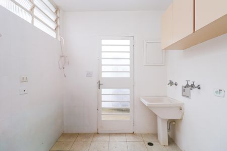 Casa para alugar com 330m², 4 quartos e 5 vagas Casa para alugar com 330m², 4 quartos e 5 vagasÁrea de serviço