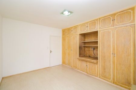 Casa para alugar com 330m², 4 quartos e 5 vagas Casa para alugar com 330m², 4 quartos e 5 vagasSuíte 2
