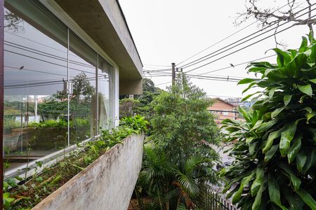 Casa para alugar com 330m², 4 quartos e 5 vagas Casa para alugar com 330m², 4 quartos e 5 vagasVista da Suíte 2